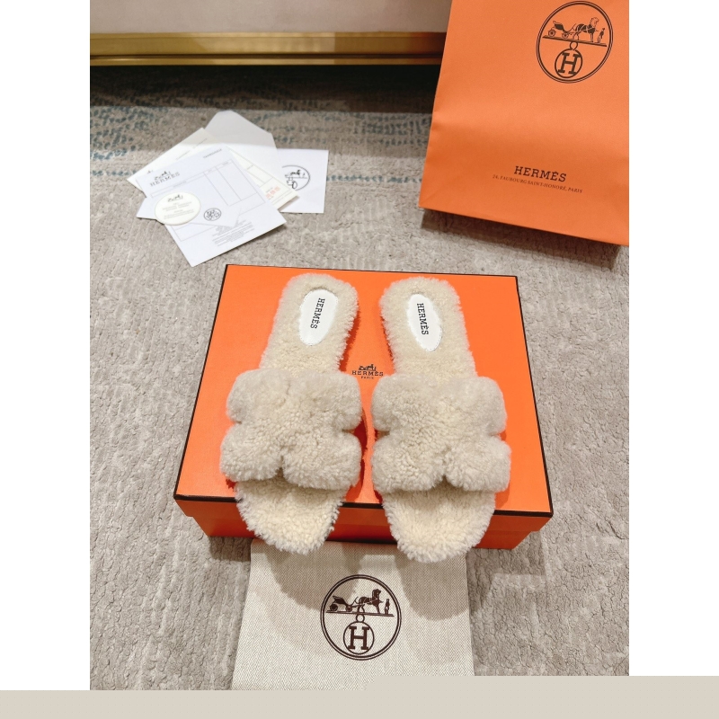 H**mes slippers
